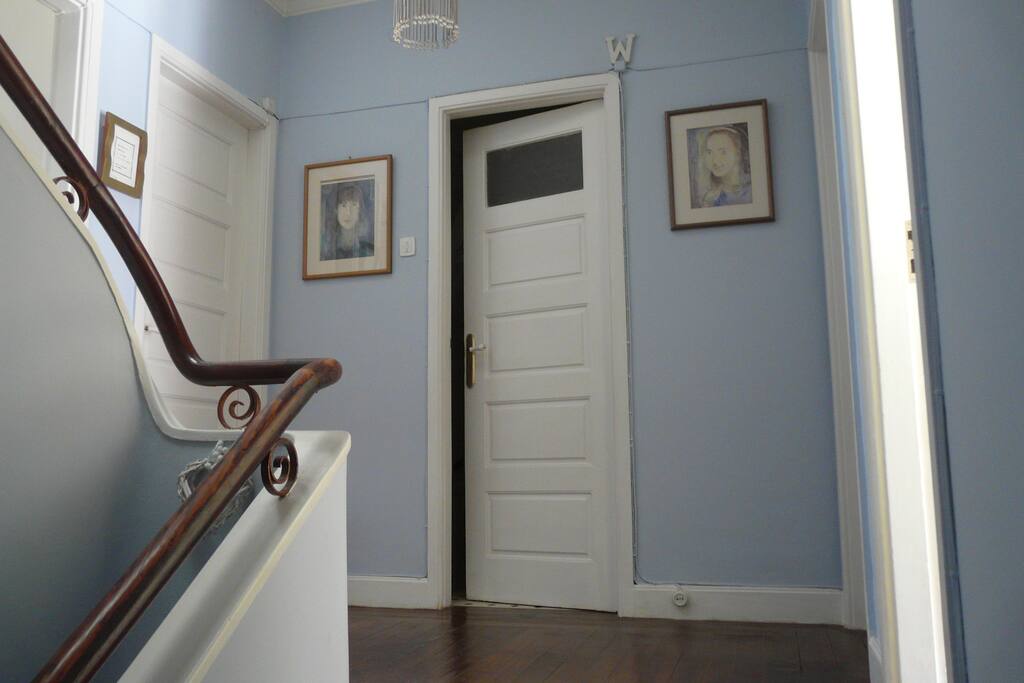 bathroom's door