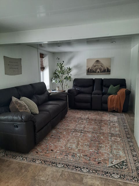 Mahoney Creek Cabin, 3 BDR, 2 Bath, WIFI