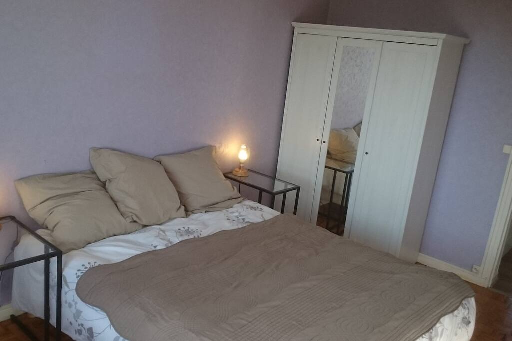 Chambre 1 lit bultex neuf armoire/penderie
