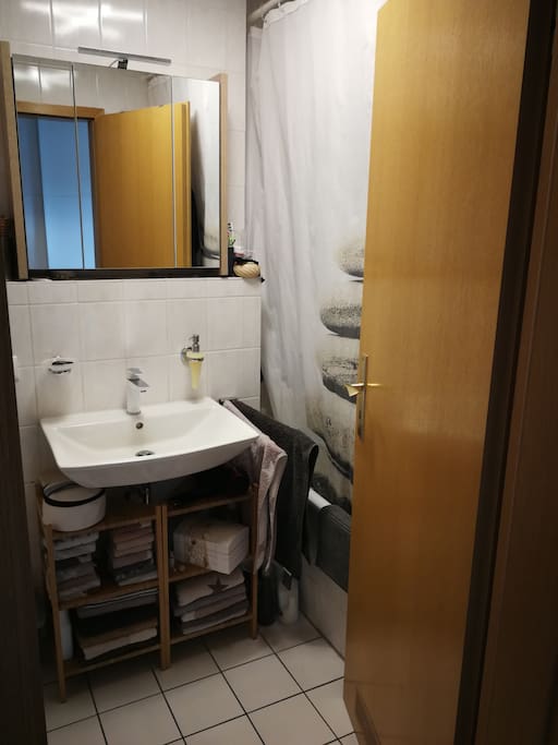 Bad mit Badewanne