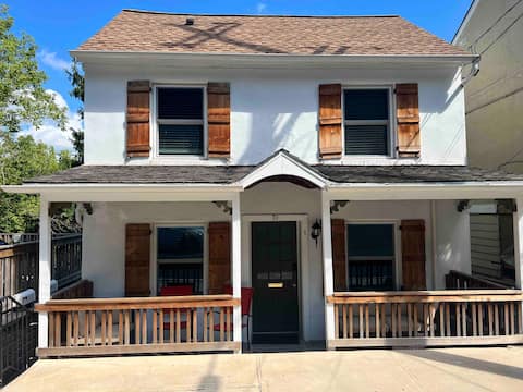 Historic Bank House 1 BR Downtown fully remodeled