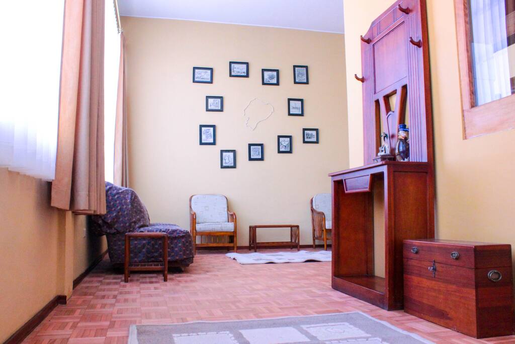 Entrance/ living room