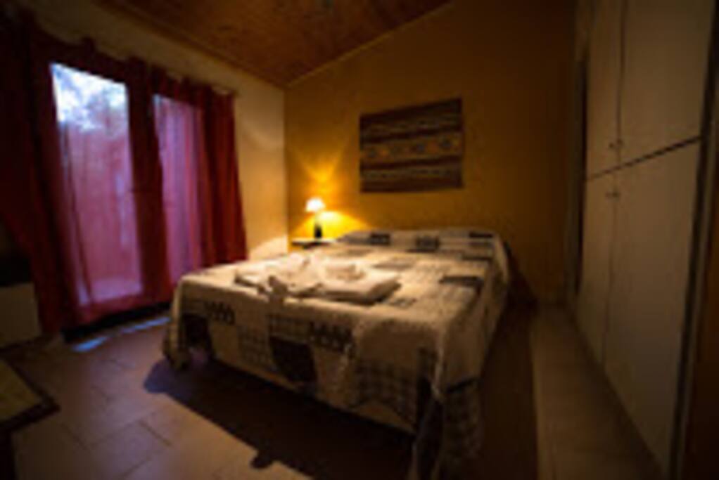Habitacion para dos personas con baño privado, precio $ 500.-