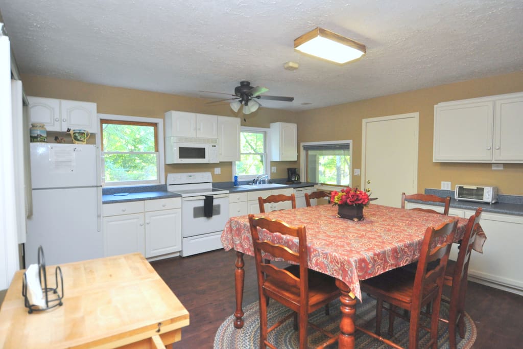 Enjoy the fully equipped Kitchen and Dining Room!