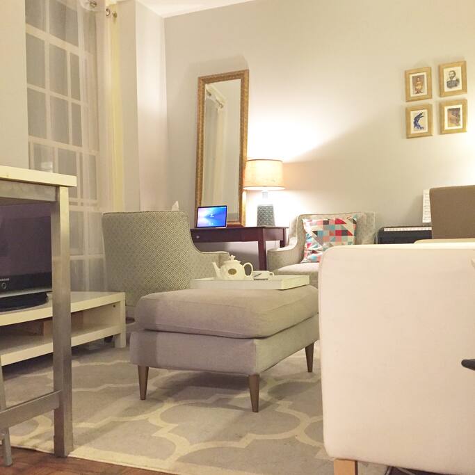 Living area overview w/ 42” Plasma TV
