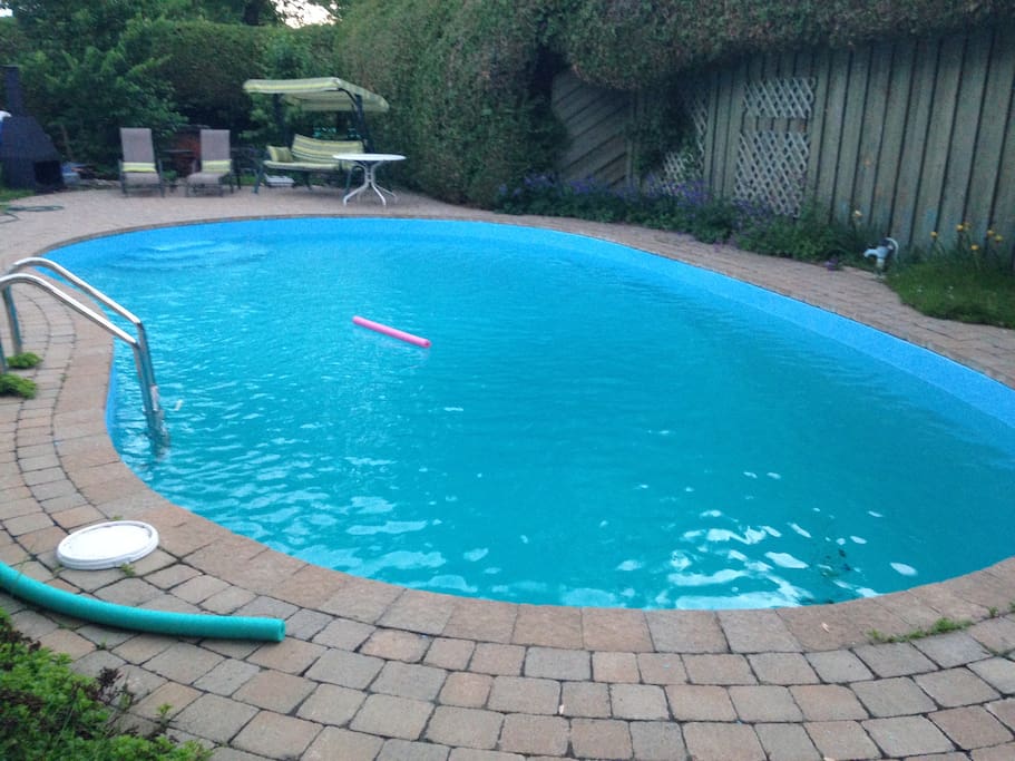 La piscine... Détente assurée!
Assez grand pour faire des longueurs...
