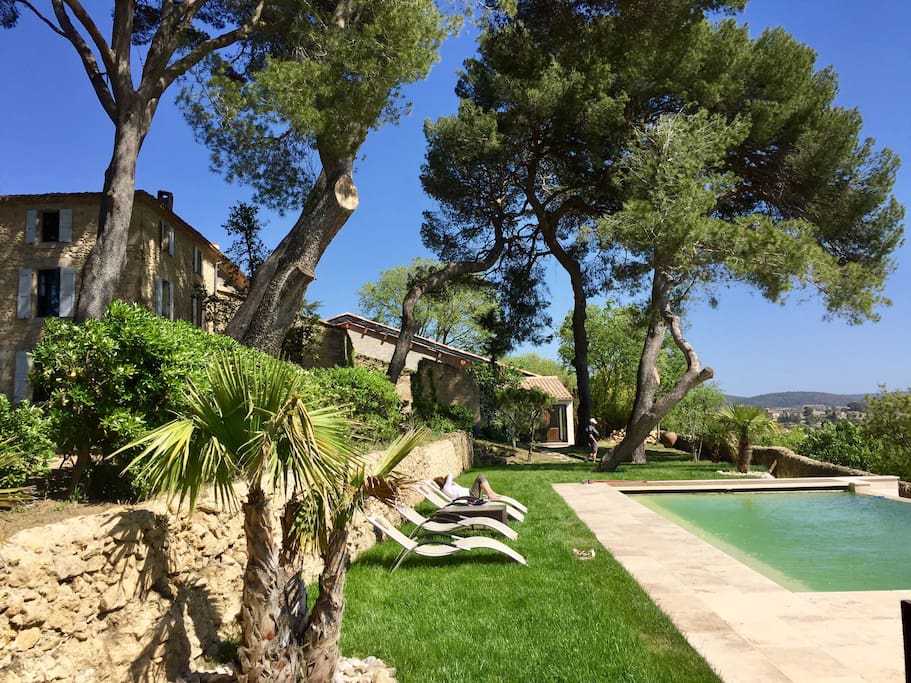 Piscine et jardin
