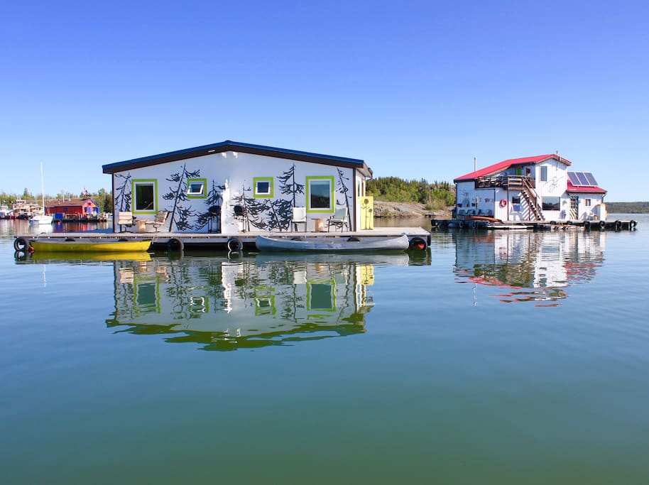 Mo has just built another houseboat with two stand alone suites for your privacy! For interior photos and more info, please check these separate listings for "Mo's Houseboat B&B: 'Sunrise suite' and and "Mo's Houseboat B&B: 'Sunset suite' for availability! Summer or winter, these suites are exceptional!