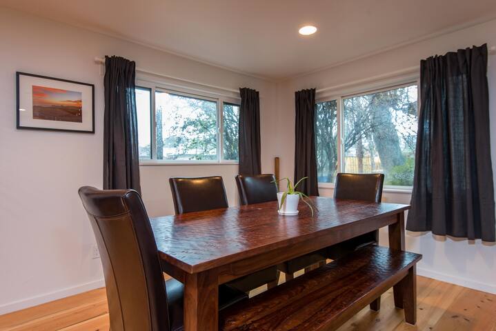 Location! Hip and Modern Zen in SE gallery image 4