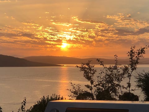 Sunrise on the Bay - Hobart - Stunning water views