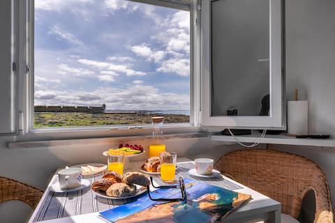 Airbnb em destaque: CASA DA FALÉSIA 28 (studio) - PENICHE em Peniche