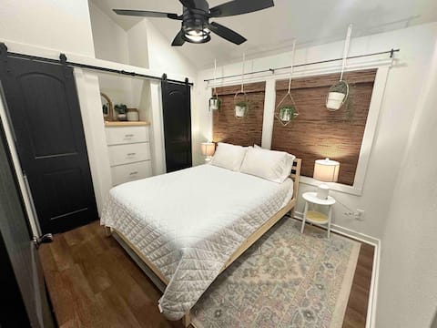 Bright Bohemian Bungalow, Lake Cypress Cabin