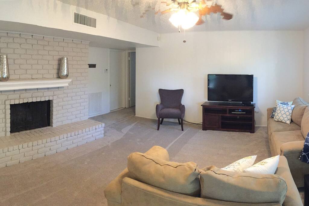 Living room with cable tv and wifi