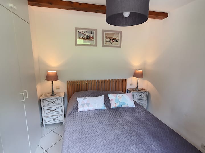 dhomë me krevat 140 x 190 cm