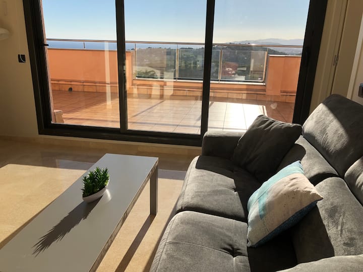 Tarracë e madhe në katin e sipërm