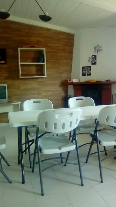 sala pranzo con camino