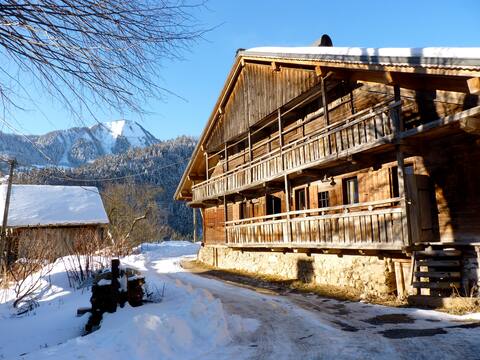 Stylish and warm Boutique Lodge L'Etoile de Savoie
