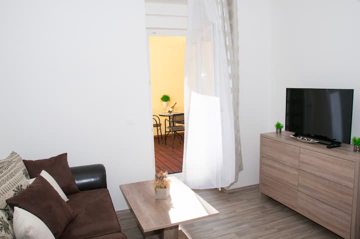 Cozy Apartment With Shared Terrace 18 - Prague