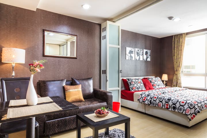 Hip Studio ♥ Of BKK+River+BTS+WIFI