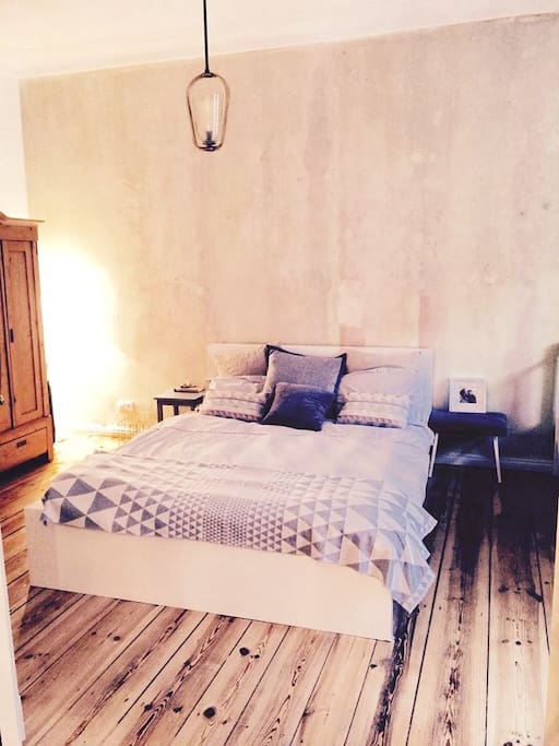 Kingsize bedroom with private balcony