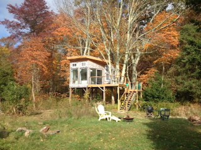 Providence area TreeHouse Farm Stay