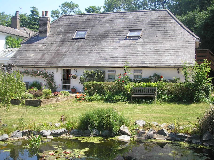 Front of the B&B with garden to relax