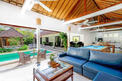 ENTIRE VILLA COMPLEX PRIVATE 3 VILLA A, B & C 8 BR