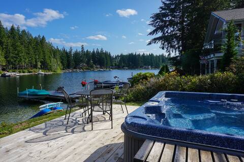 Lakefront Mason Lake home- glamping in a cabin!