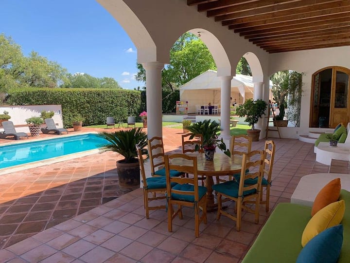 Grand Suite with Pool in Querétaro Houses for Rent in Santiago de