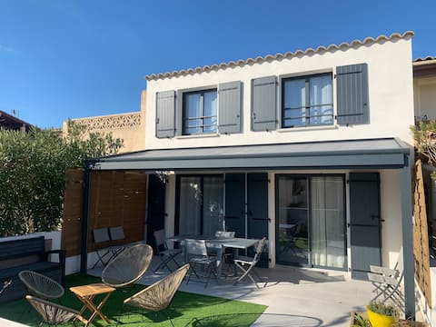 Beautiful renovated house 150 meters from the beach