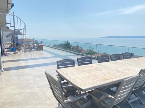 Modern spacious flat with an amazing sea view