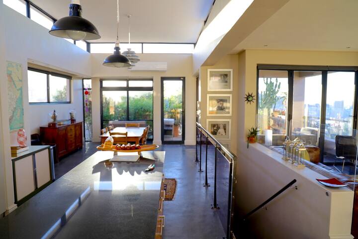 Stunning house in Devil’s Peak gallery image 2