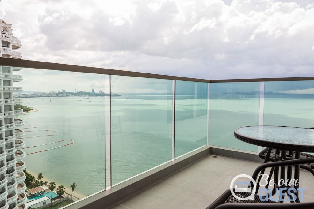 Pattaya bay terrific sea view from your South facing balcony in a 5* luxury beachfront condo @ 32 floor