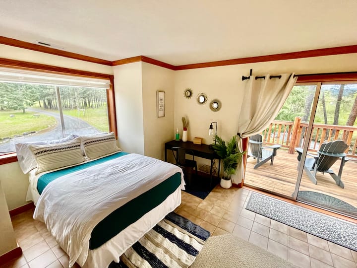 Mother-In-Law Suite - Additional Full Bed - Second Floor