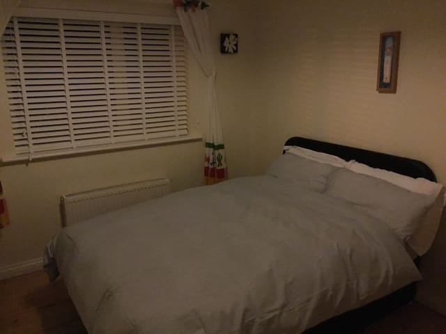 Clean, lovely room in oranmore