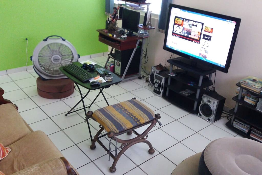 Espacio para trabajar, trae tu PC y conecta.