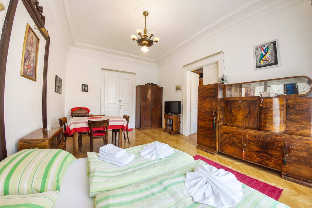 Enjoy the magic of old town in this cozy apartment!