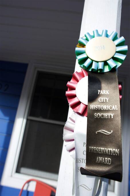 This cottage is only steps away from skiing and nightlife!.. and is apart of the historic society :)