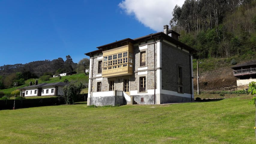 Fawn House, Casa Indiana, Bahinas, Luarca