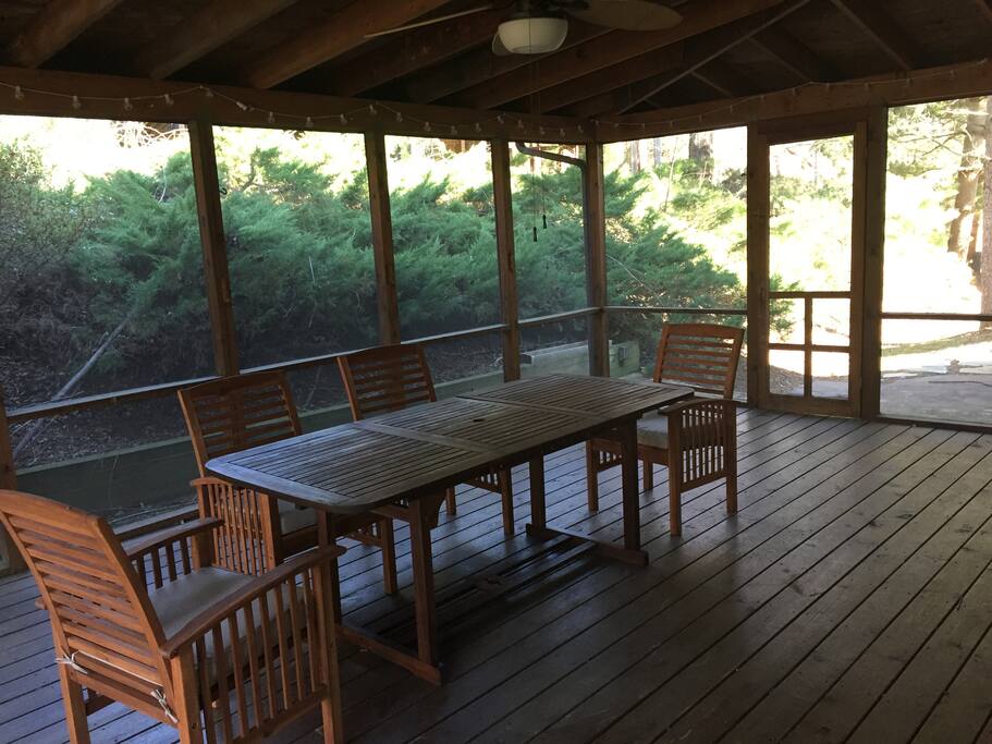 Huge screened porch!