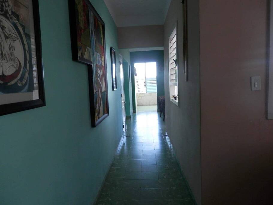 Pasillo a los cuartos