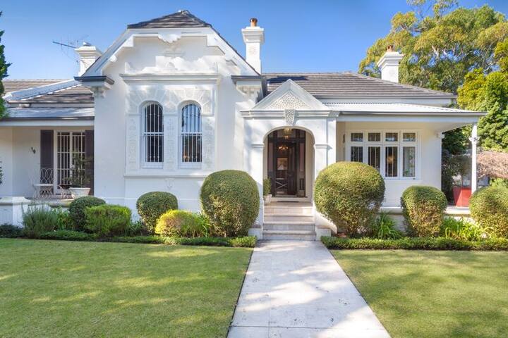 Clovelly – Large, Luxury Family-Friendly House gallery image 5