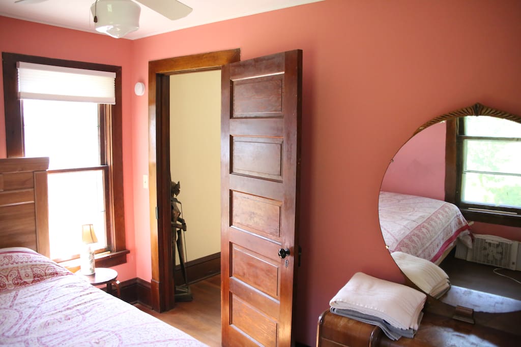 Master bedroom, with one Queen bed