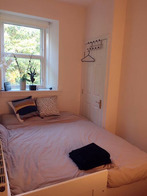 Cozy and comfortable bedroom, with a new day bed. (a single bed can be converted into a double bed with new firm memory foam mattresses.)