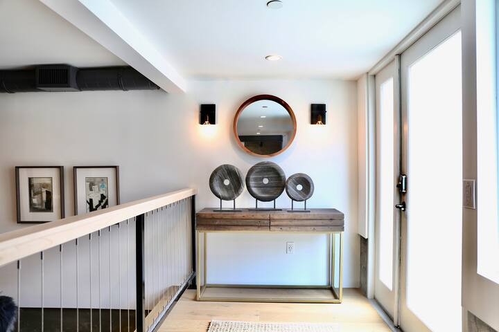 Luxury Executive Apartment/Condo gallery image 2