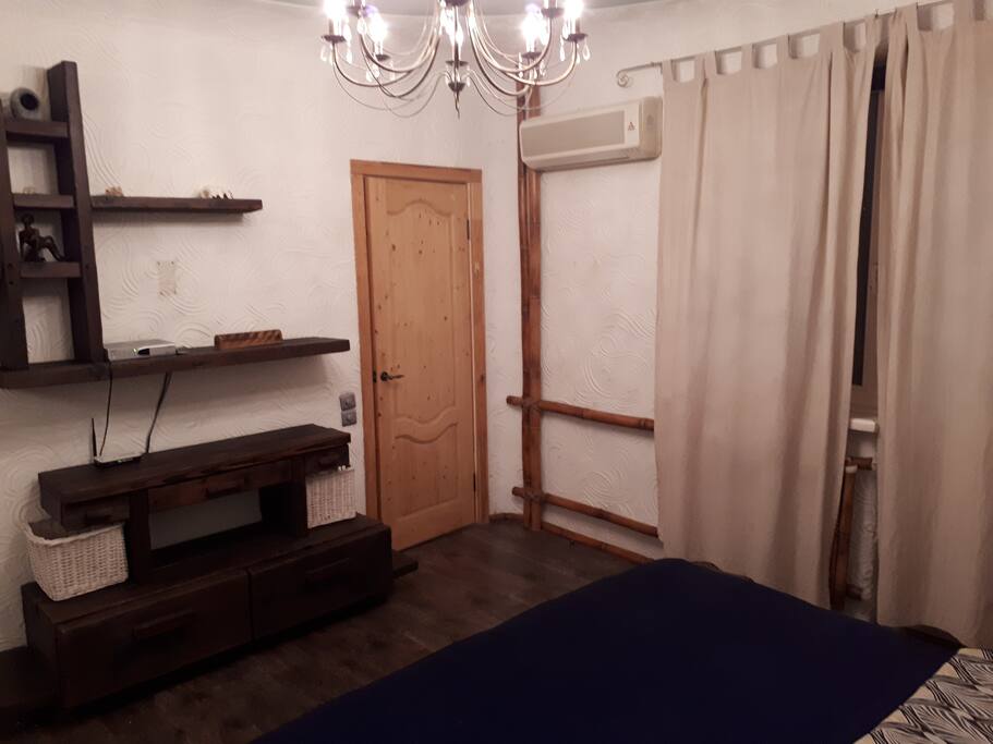 Спальная комната. Кондиционер.
Bed room. Air conditioner.
