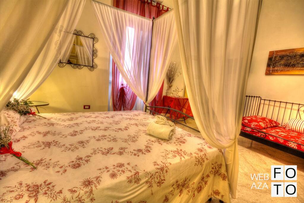 letto a baldacchino