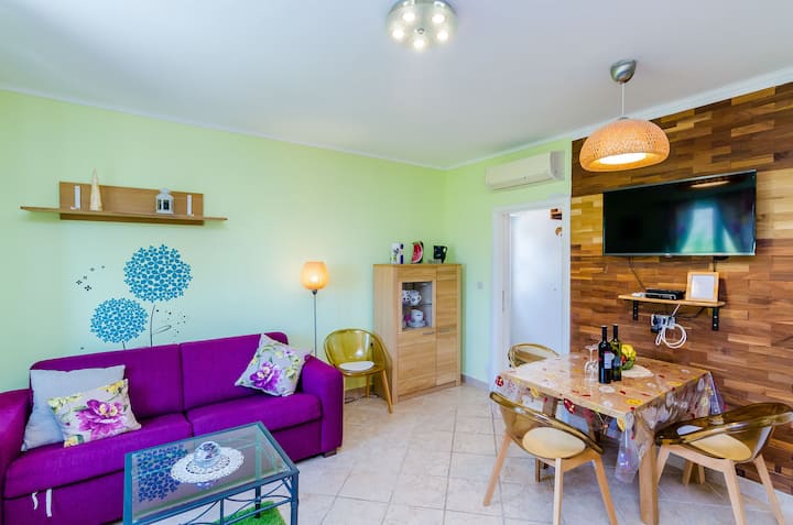 La sala de estar con comedor.