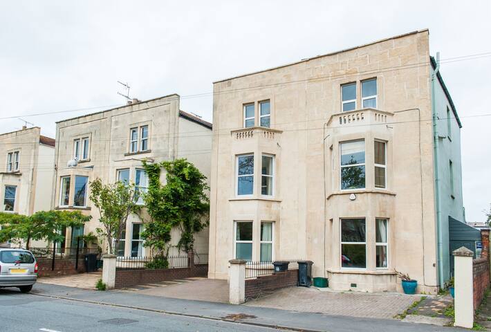 Amazing Victorian House overlooking the docks gallery image 3