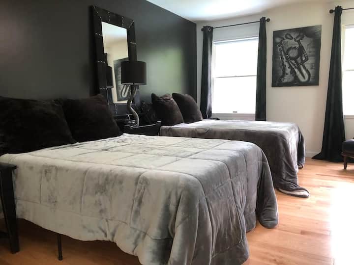 'Noir boudoir " bedroom 